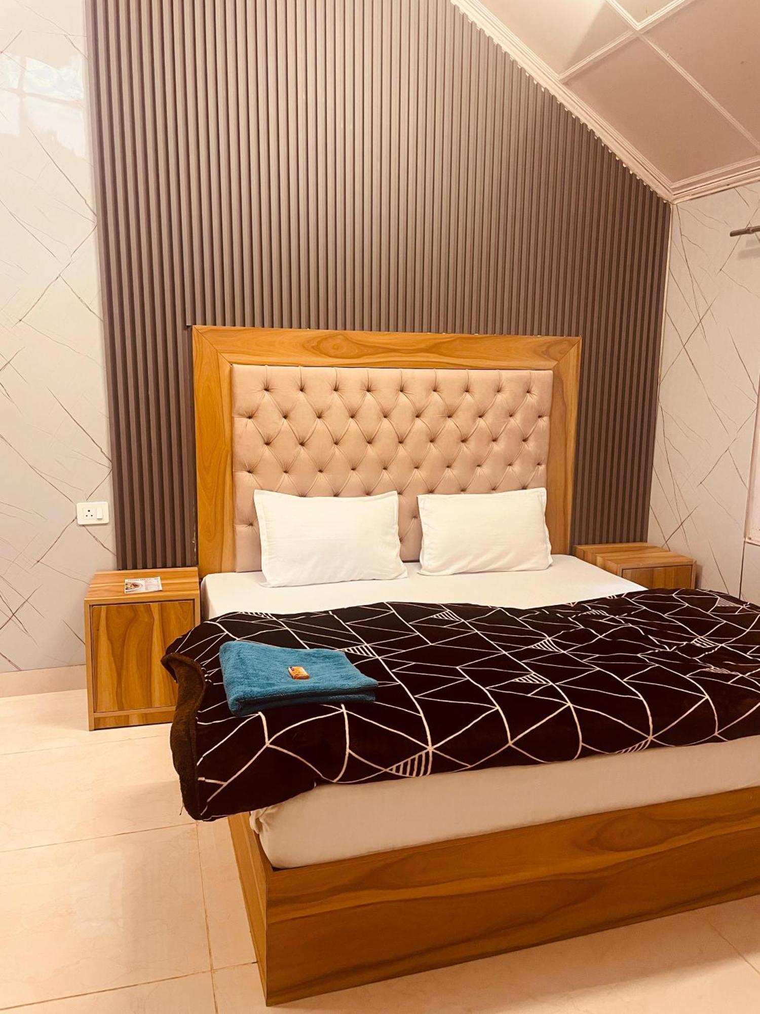 Madan Kunj B & B Mall Road Shimla Exterior foto
