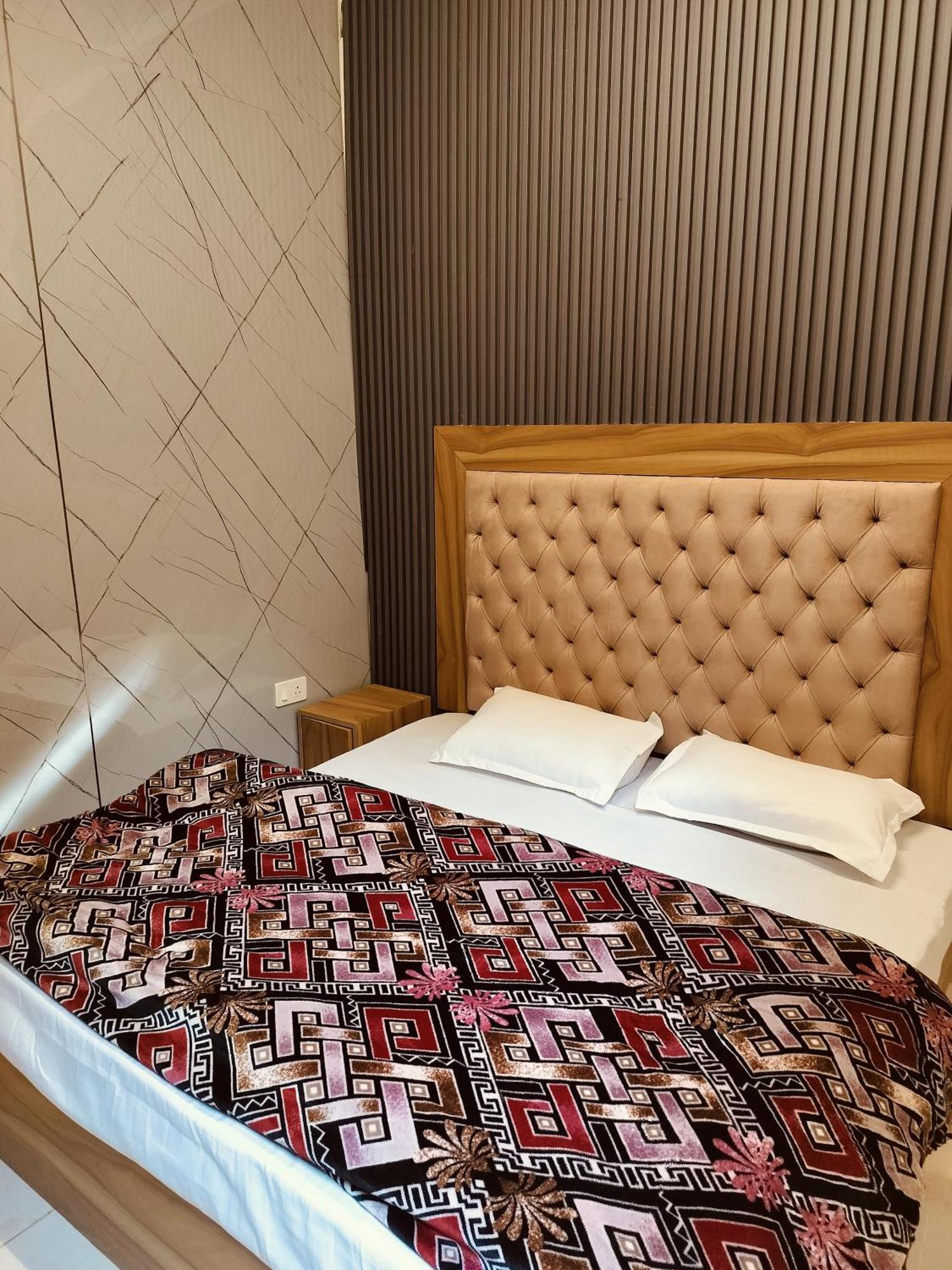 Madan Kunj B & B Mall Road Shimla Exterior foto