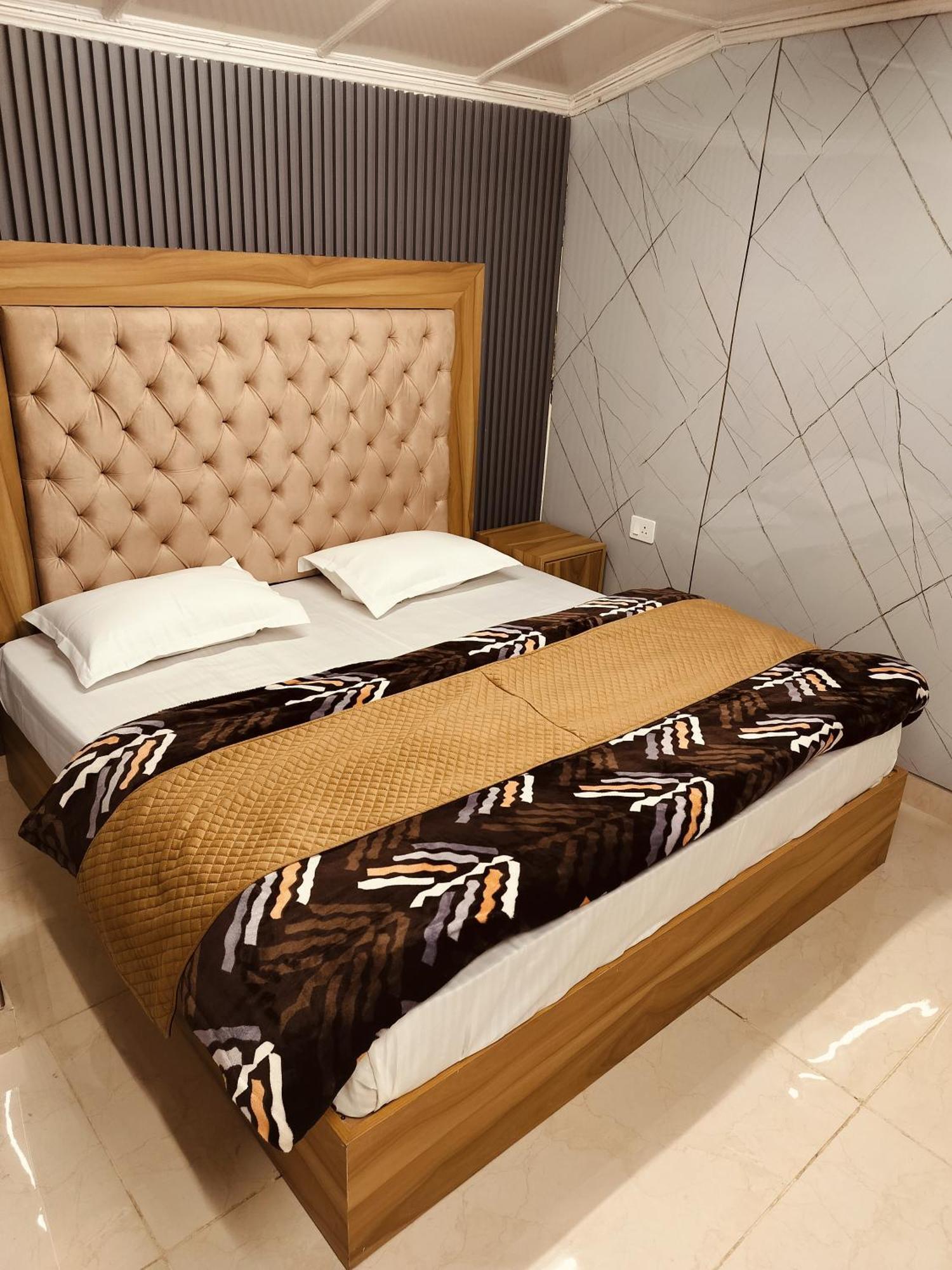Madan Kunj B & B Mall Road Shimla Exterior foto