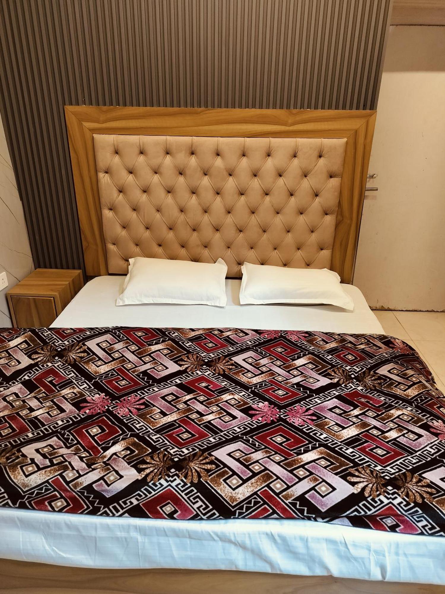Madan Kunj B & B Mall Road Shimla Exterior foto